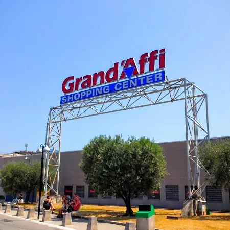 Dimora All'angolo - Moderno E In Centro Апартаменты