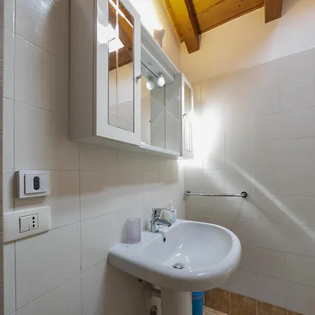 Apartamento Dimora All'angolo - Moderno E In Centro Affi