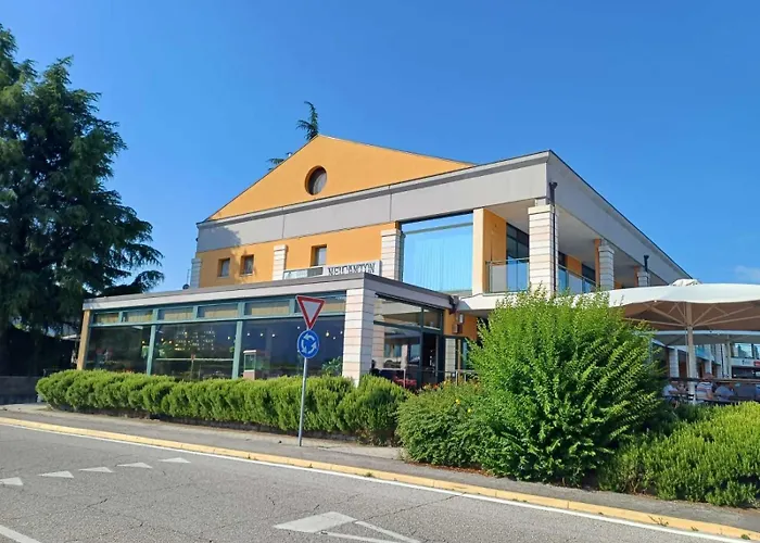 Dimora All'angolo - Moderno E In Centro * Аффи