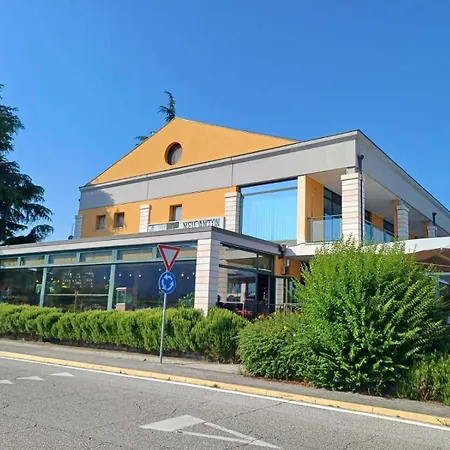 Dimora All'angolo - Moderno E In Centro * Affi