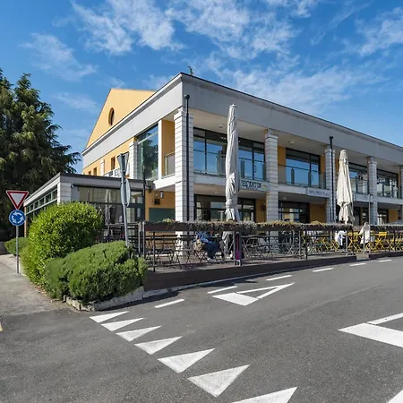 Dimora All'angolo - Moderno E In Centro Affi