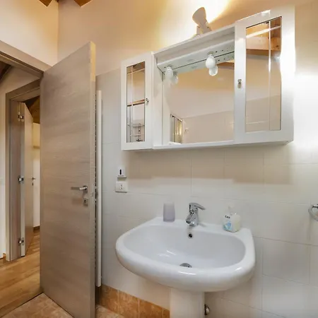 Dimora All'angolo - Moderno E In Centro Affi